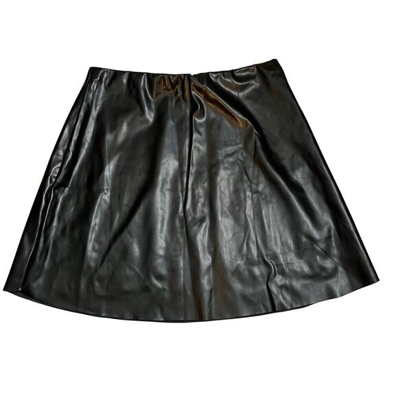PrettyLittleThing Women's Faux Leather Mini Skirt 12 Black A-Line Pull On New - Picture 3 of 6